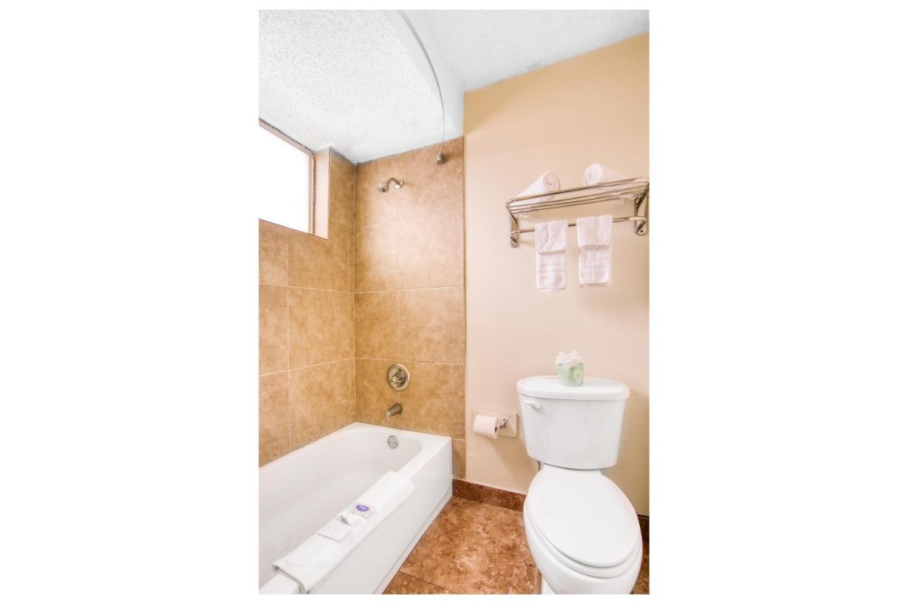 Oyo Hotel Alexandria La- Hwy 165 Ngoại thất bức ảnh