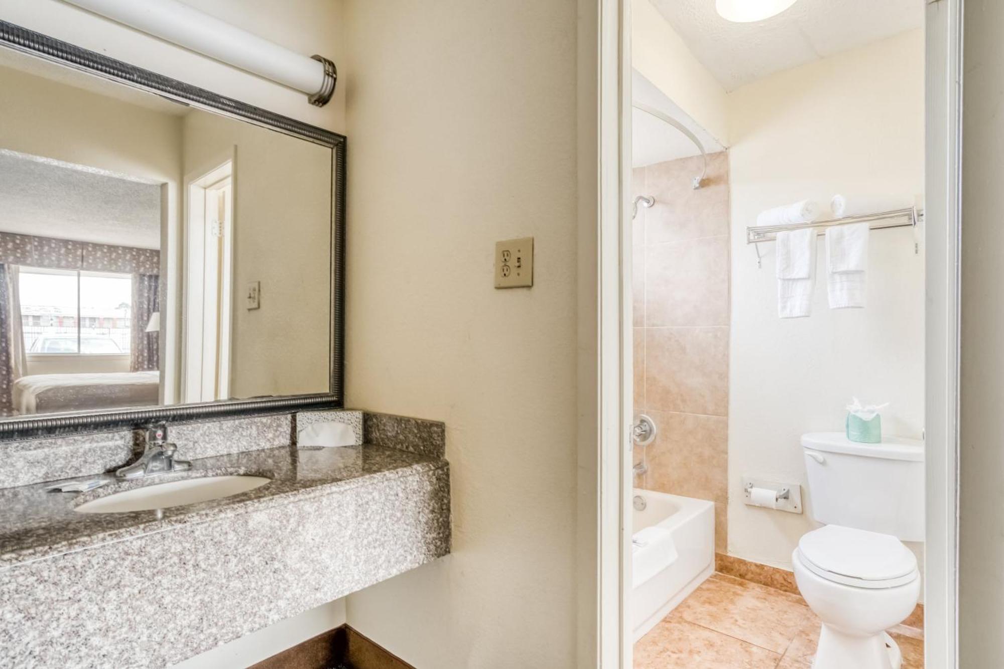 Oyo Hotel Alexandria La- Hwy 165 Ngoại thất bức ảnh